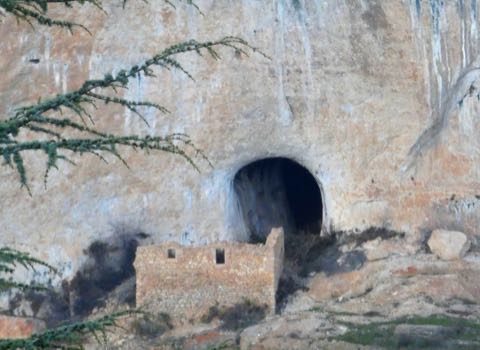 Entrée de la grotte de Dargilan 